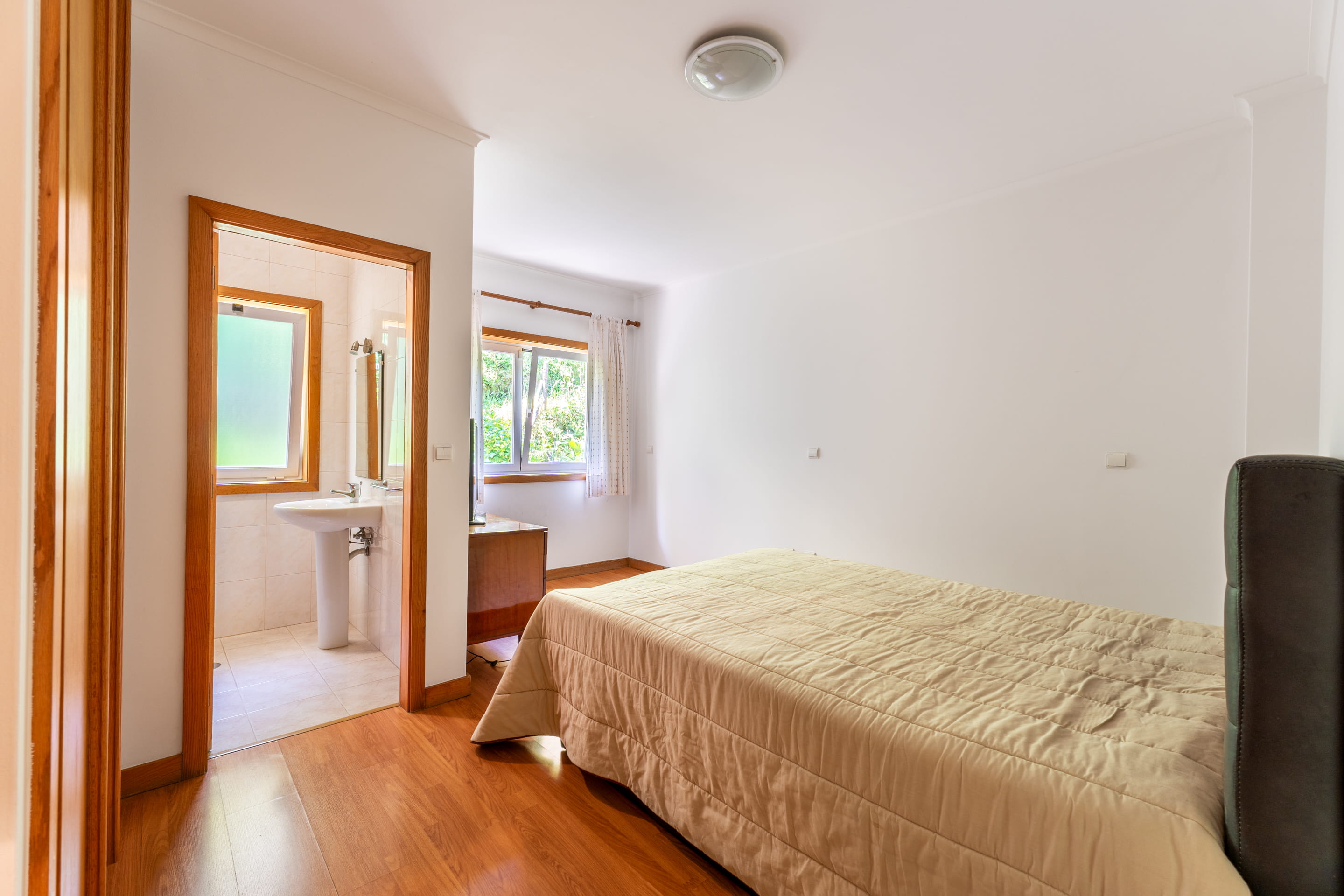 The privilege and comfort of four en-suites. 5