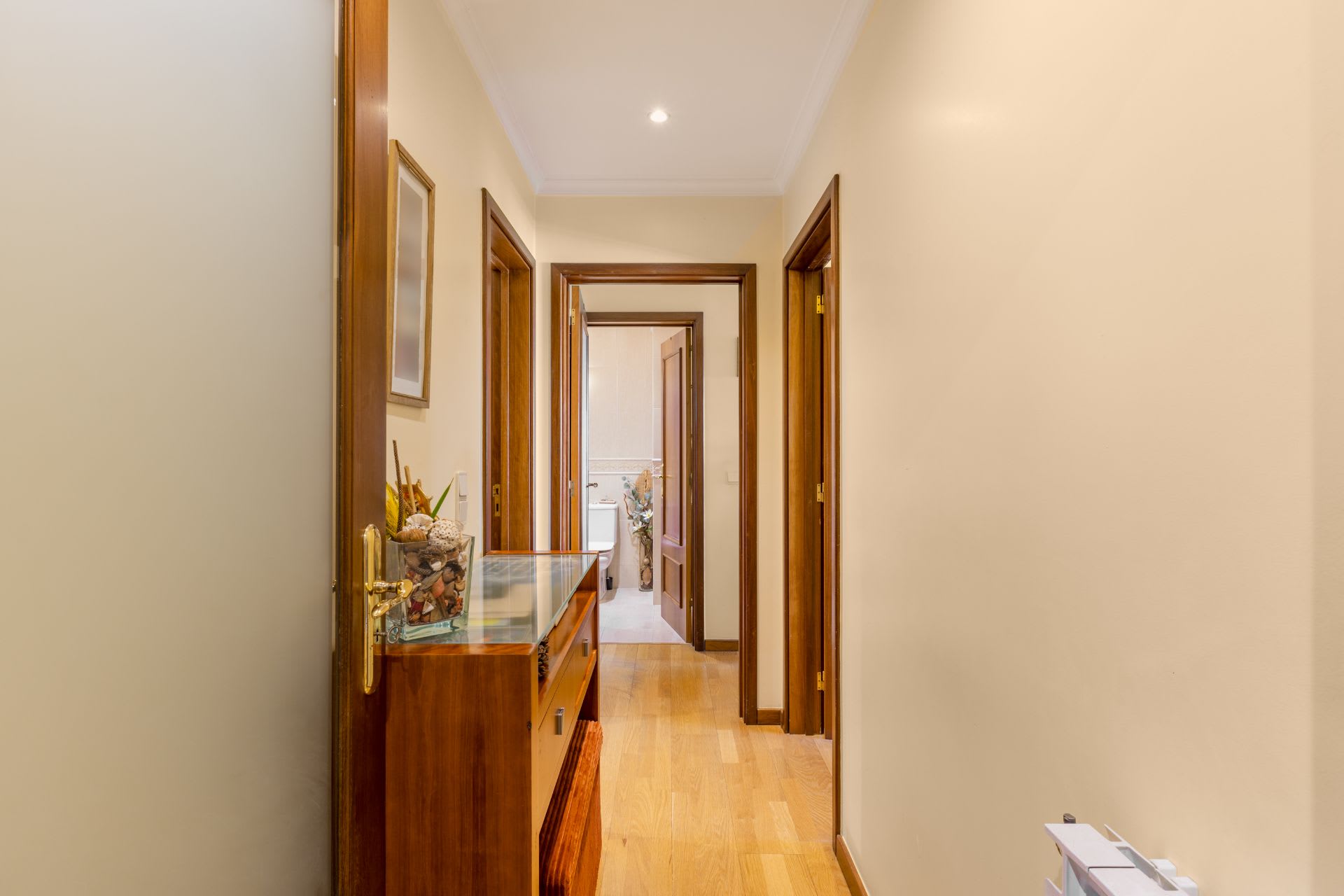 A generous scale of 100 square meters. 3