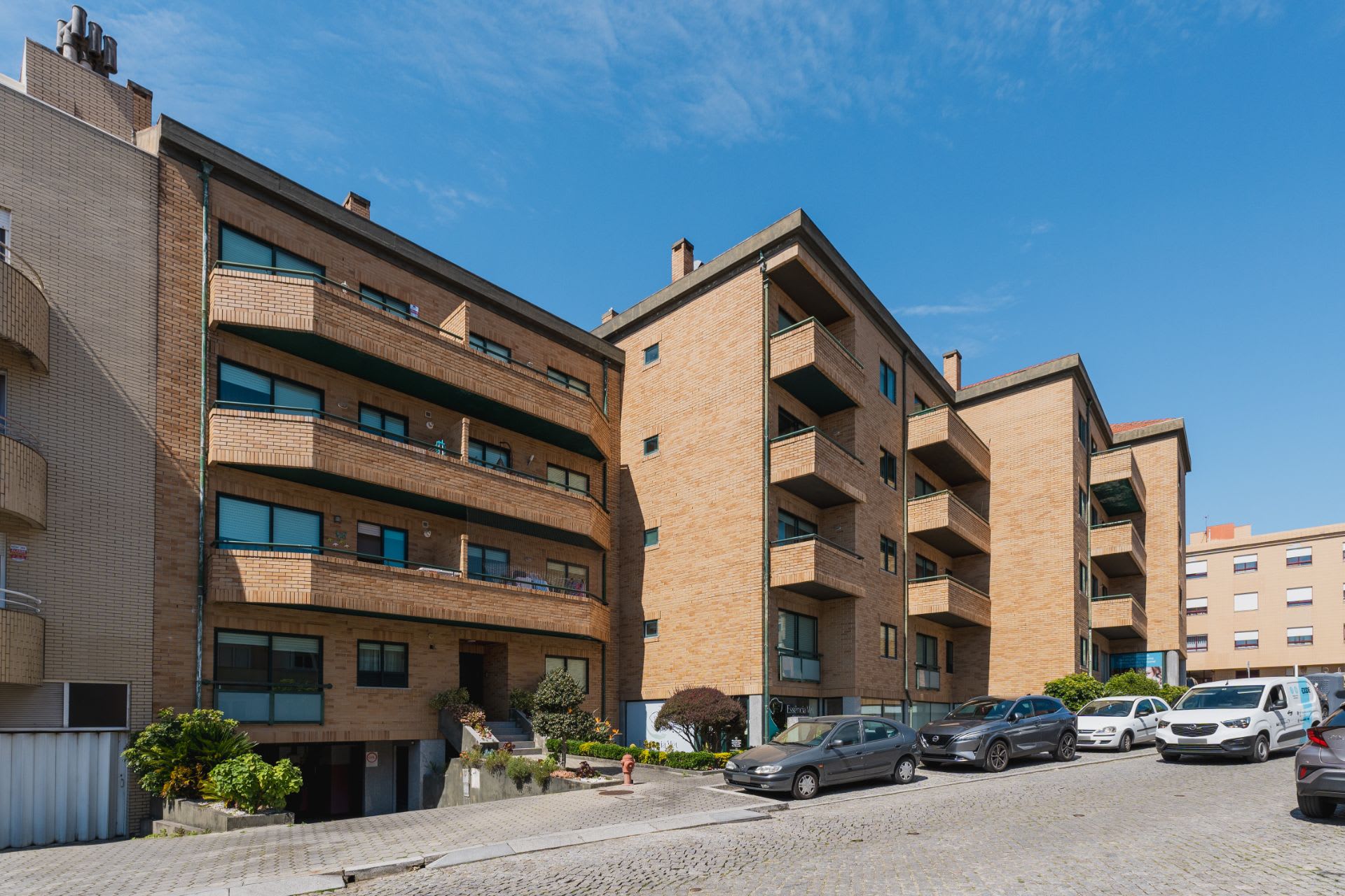 Well-maintained building and strategic location. 2